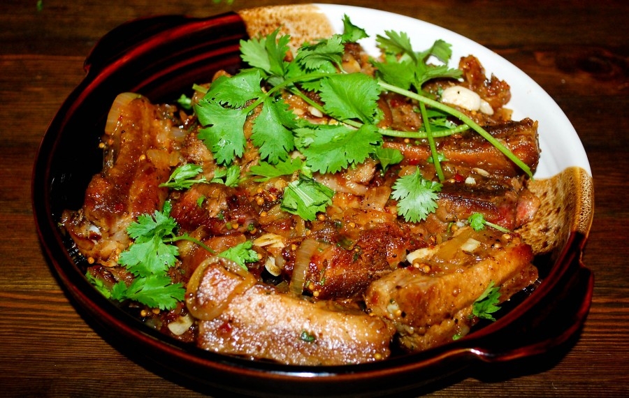 свиные ребра с рисом в духовке. свиные ребра с рисом в духовке. отбивная терияки. ребра запеченные в духовке. гарнир к ребрышкам свиным в духовке.